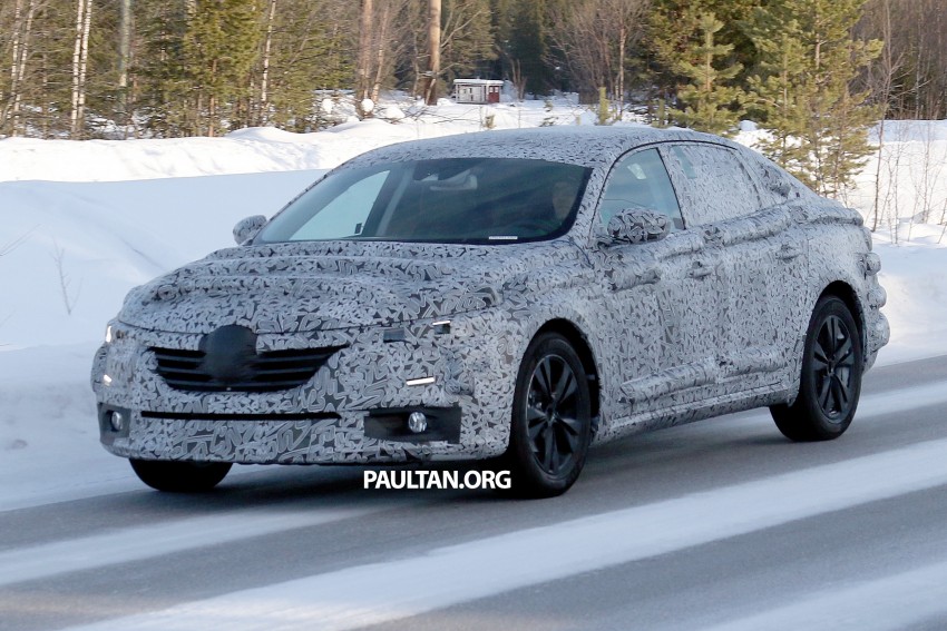 SPYSHOTS: Next-gen Renault Laguna sedan captured 317064