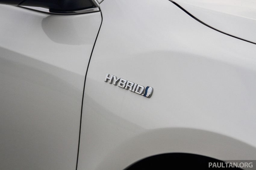 VIDEO: 2015 Toyota Camry Hybrid walk-around tour 333053