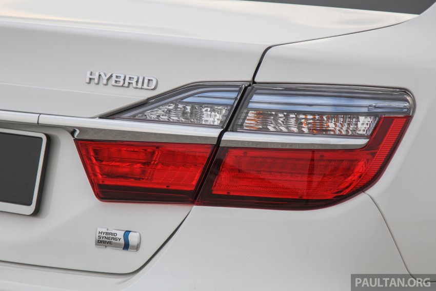 VIDEO: 2015 Toyota Camry Hybrid walk-around tour 333061