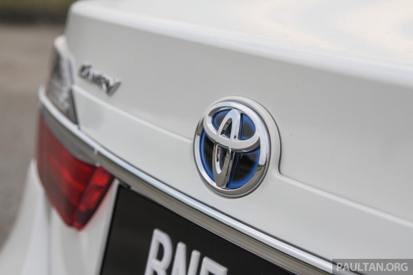 VIDEO: 2015 Toyota Camry Hybrid walk-around tour 333065