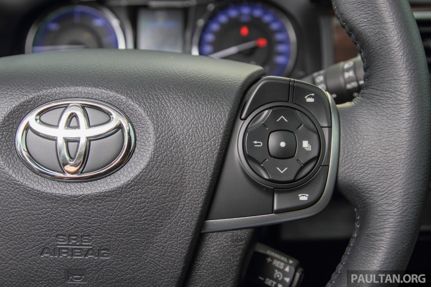 VIDEO: 2015 Toyota Camry Hybrid walk-around tour 333084