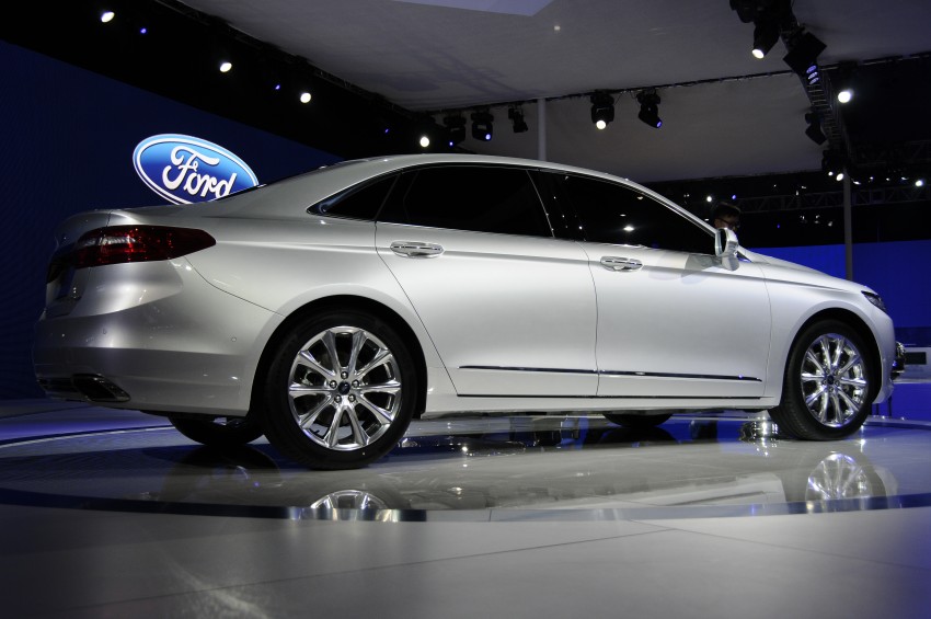 Shanghai 2015: 2016 Ford Taurus for China unveiled 332641