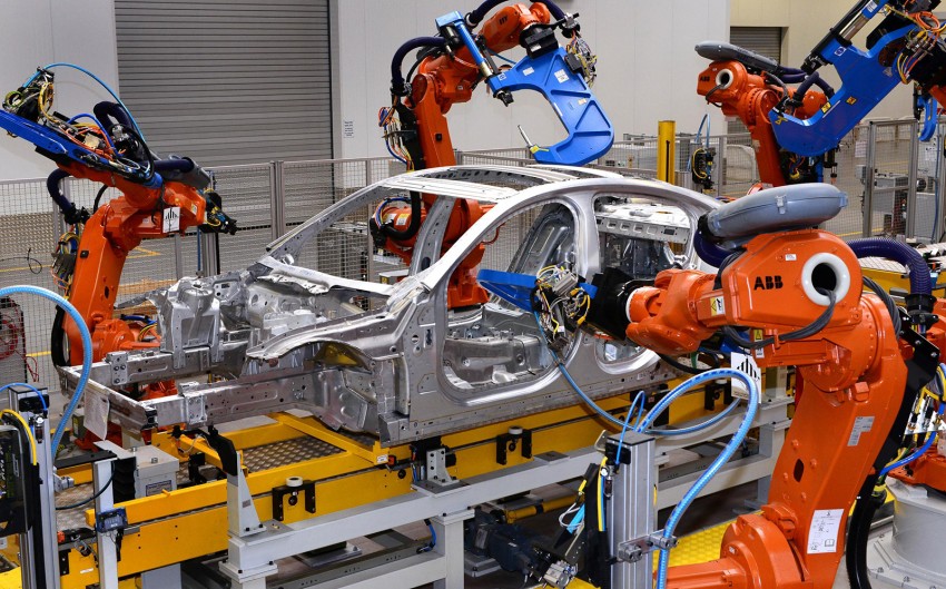 Jaguar XE production begins at LR’s Solihull factory 327684