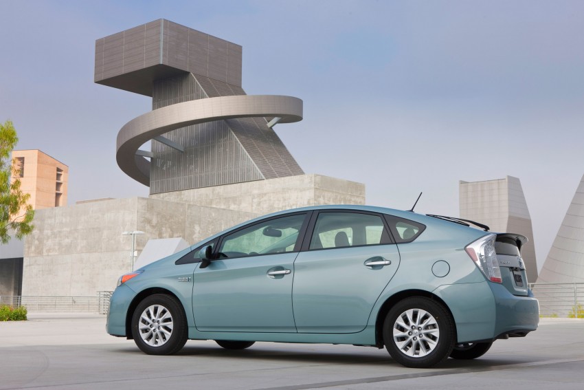 2015 Toyota Prius Plug-in Hybrid production ends 335313