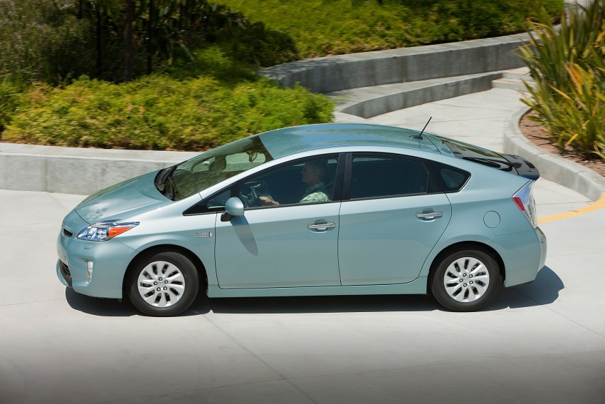 2015 Toyota Prius Plug-in Hybrid production ends 335339