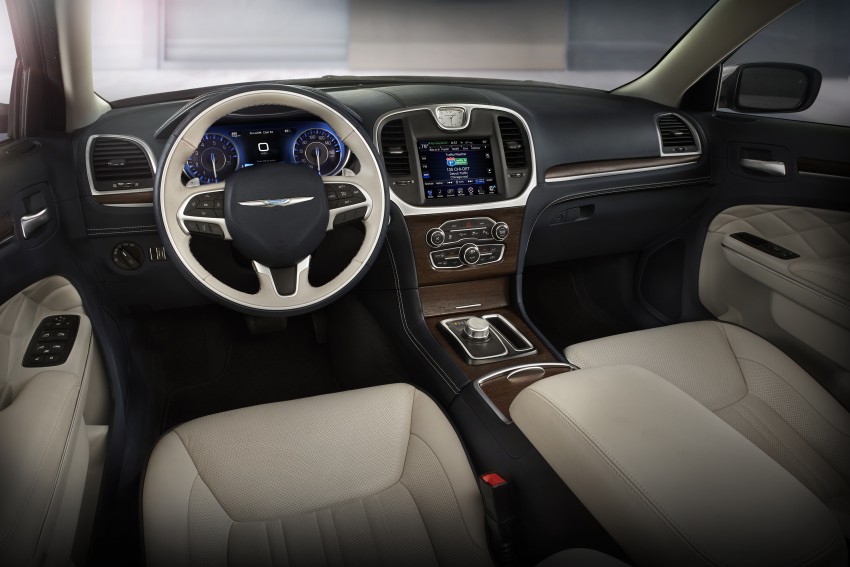 SPYSHOTS: 2016 Chrysler 300 SRT spotted in Motown 335706