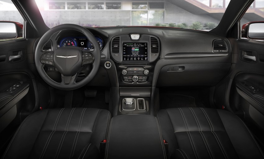 SPYSHOTS: 2016 Chrysler 300 SRT spotted in Motown 335708
