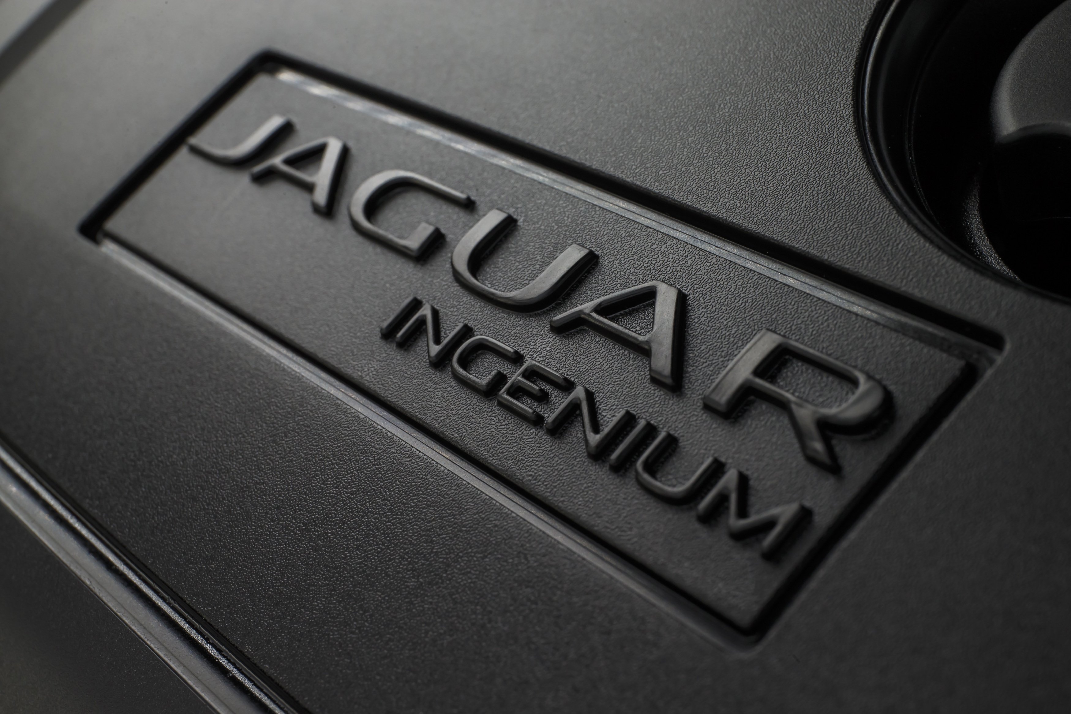 Detailing 22. Jaguar Ingenium. 204вев Ингениум Ягуар. Наклейка на селектор Jaguar XF I.