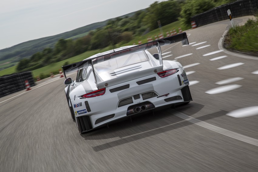 Porsche 911 GT3 R – race car based on the road car 341731