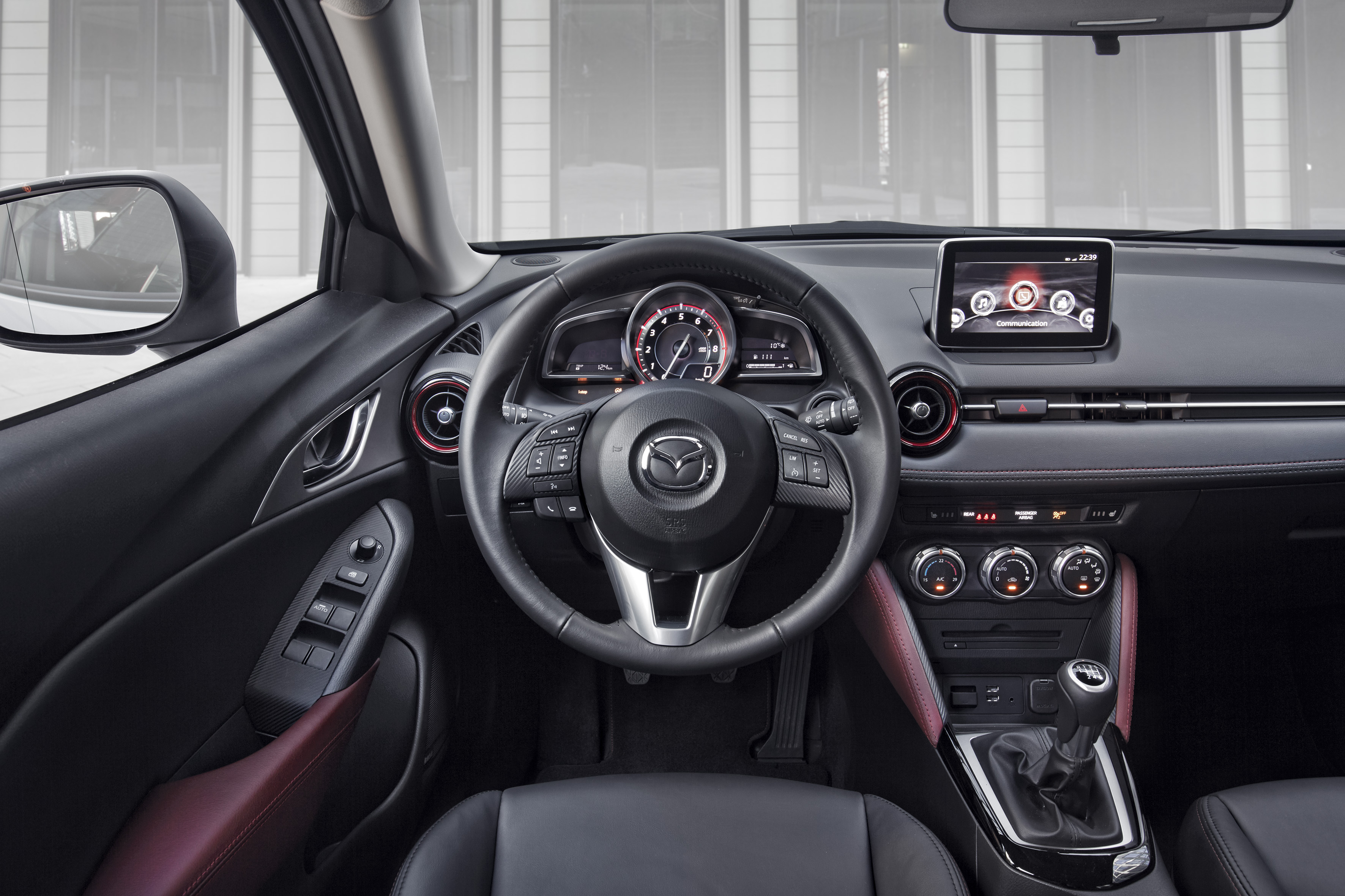 Три сх. Mazda CX-3 2015. Mazda CX-3 салон. Мазда cx3. Мазда cx3 2016.