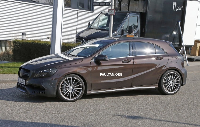 SPYSHOTS: Mercedes-AMG A 45 facelift molts camo 343772