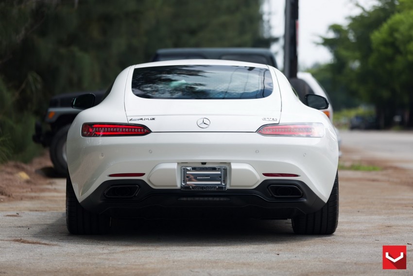 Mercedes-AMG GT S gets Vossen wheels – gallery shows the whole process of putting on new shoes 335387