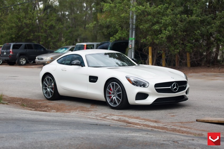 Mercedes-AMG GT S gets Vossen wheels – gallery shows the whole process of putting on new shoes 335391