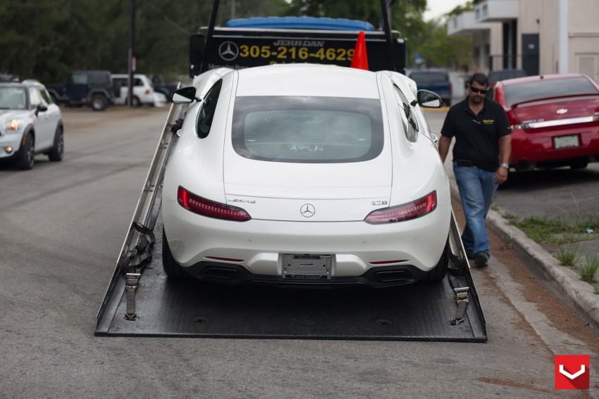 Mercedes-AMG GT S gets Vossen wheels – gallery shows the whole process of putting on new shoes 335393