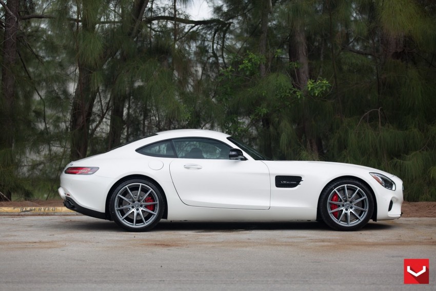 Mercedes-AMG GT S gets Vossen wheels – gallery shows the whole process of putting on new shoes 335382