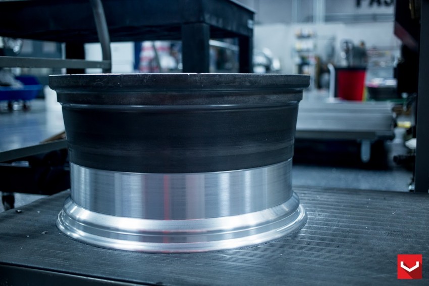 Mercedes-AMG GT S gets Vossen wheels – gallery shows the whole process of putting on new shoes 335424