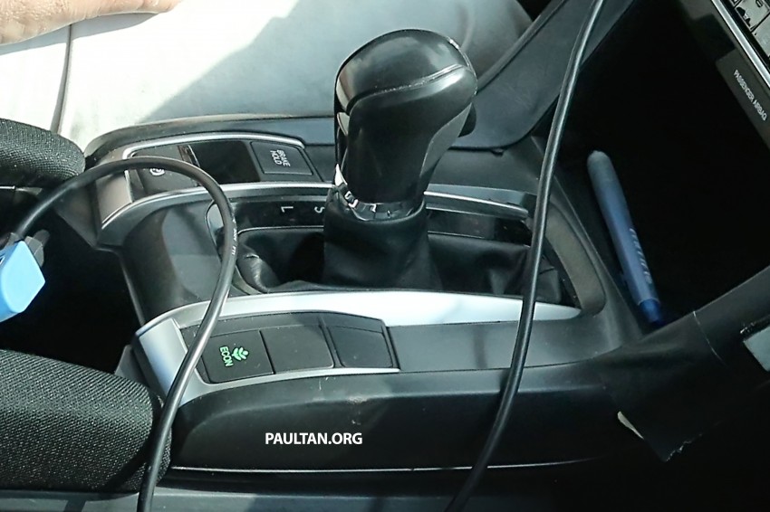 SPYSHOTS: Next gen Honda Civic shows its interior Image #349256