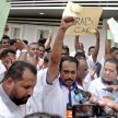 VIDEO: Taxi drivers from PERS1M protest against GrabCar, Uber; threaten road-blocking demonstrations