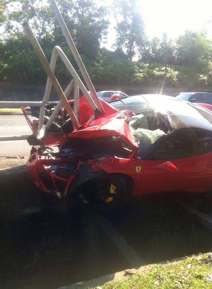 Ferrari 458 Speciale gets totalled in Kuching, Sarawak Image #354251