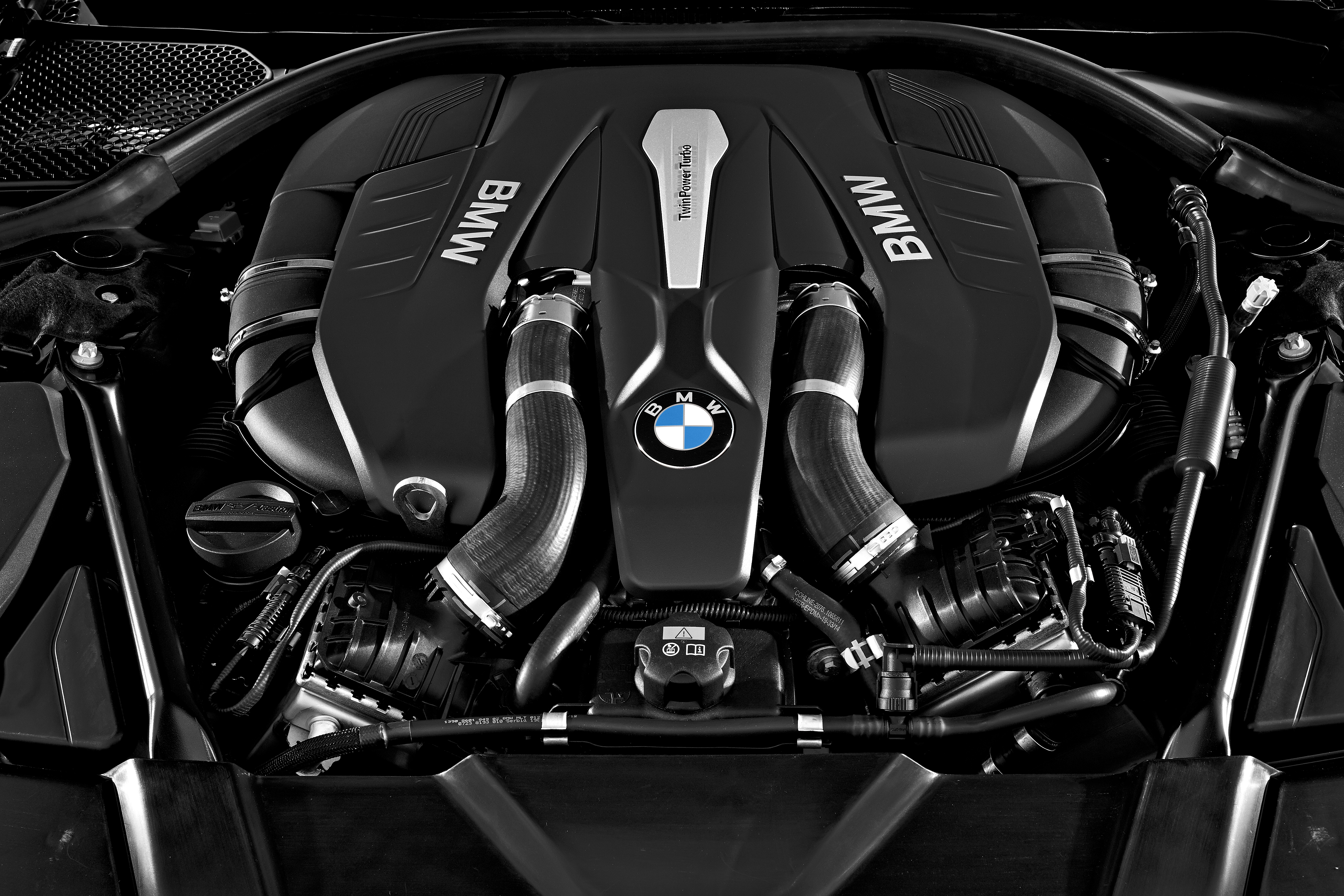 Двигатель бмв 750. BMW m550i. BMW 550i engine. BMW g11/g12 мотор. БМВ 750li мотор.