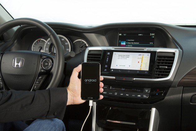 Apple CarPlay and Android Auto are less distracting than built-in infotainment systems – AAA report