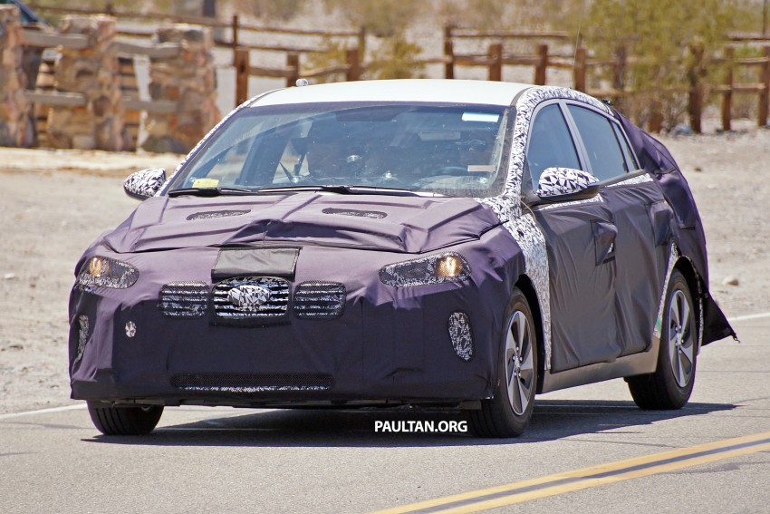 SPIED: Hyundai AE hybrid – interior pic of Prius rival Image #359747