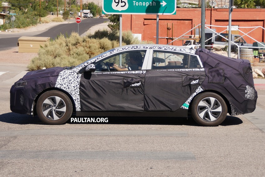 SPIED: Hyundai AE hybrid – interior pic of Prius rival 359740