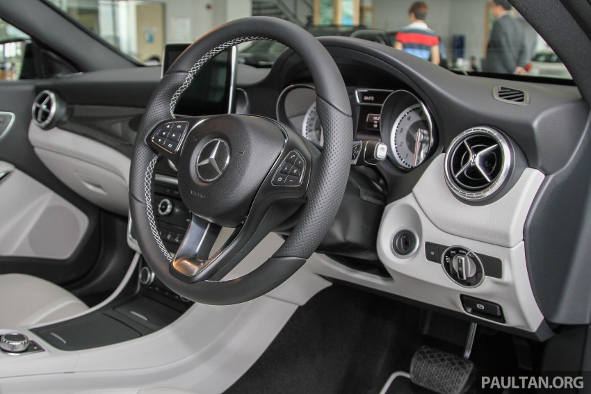 2015 Mercedes-Benz CLA 200 receives new steering wheel, carbon trim and larger screen; same price 361458
