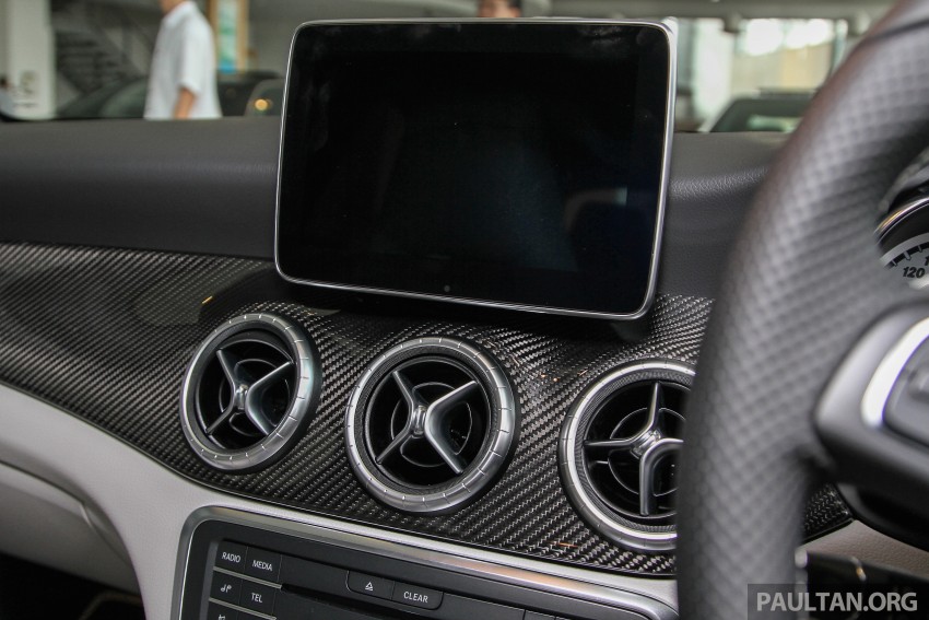 2015 Mercedes-Benz CLA 200 receives new steering wheel, carbon trim and larger screen; same price 361457
