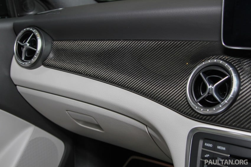 2015 Mercedes-Benz CLA 200 receives new steering wheel, carbon trim and larger screen; same price 361454
