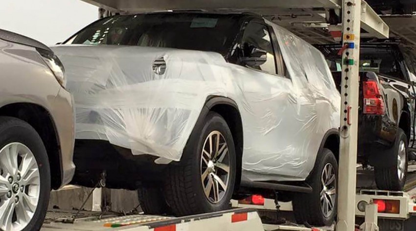 SPYSHOTS: 2016 Toyota Fortuner caught on trailer 358200