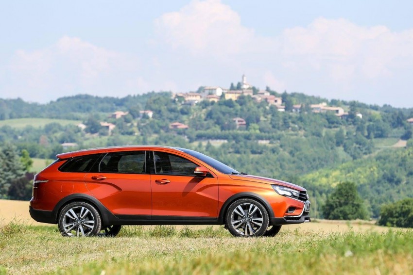 Lada Vesta Cross Concept unveiled at 2015 Moscow Off-Road Show – doesn’t it look totally amazing? 372012