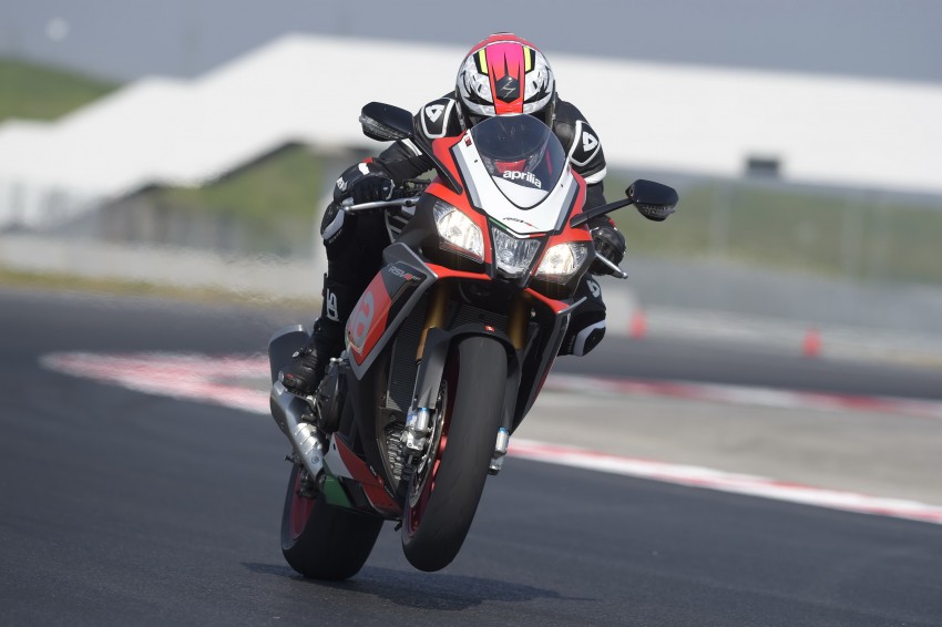 2016 Aprilia RSV4 RF Limited Edition, Tuono V4 1100 Factory Edition launched in Malaysia, from RM118k 364059
