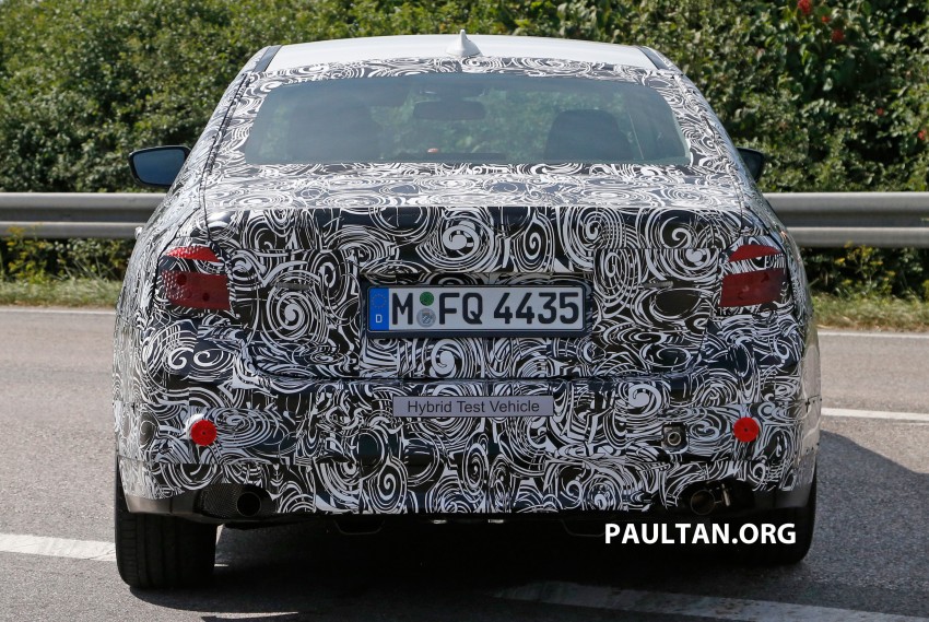 SPIED: G30 BMW 5 Series winks at us with new lights 364987