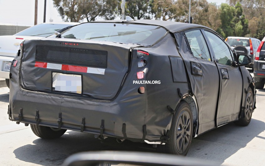 SPIED: 2016 Toyota Prius shows interior for first time! 367262