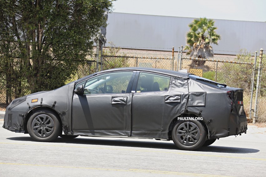 SPIED: 2016 Toyota Prius shows interior for first time! 367261