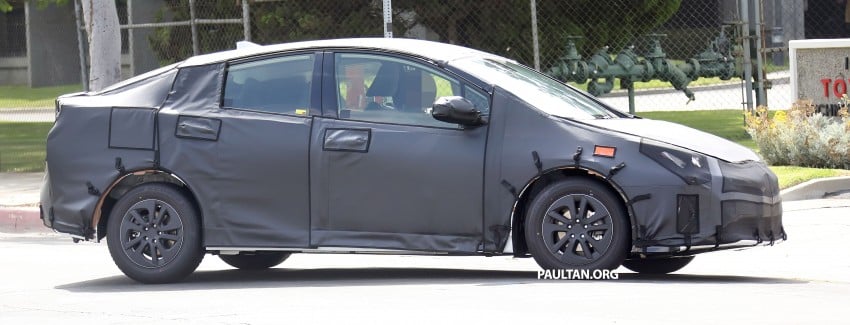 SPIED: 2016 Toyota Prius shows interior for first time! 367256