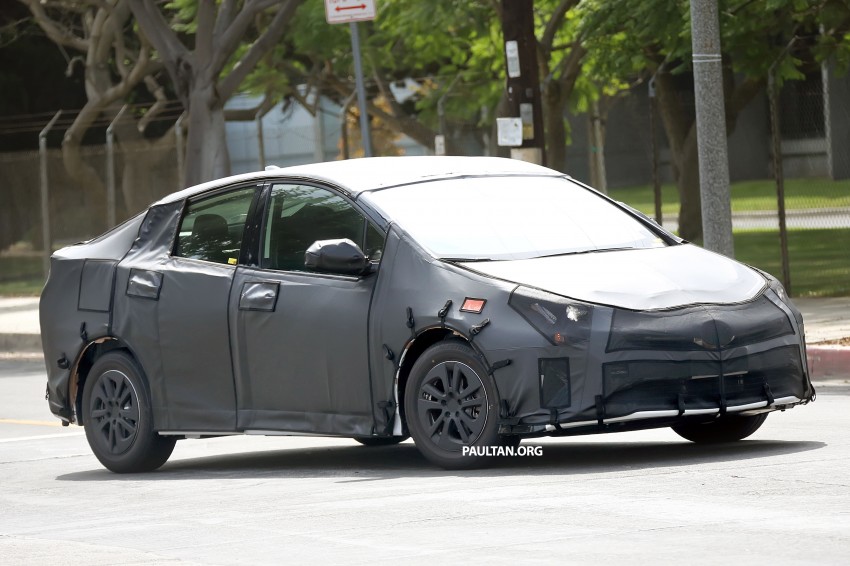 SPIED: 2016 Toyota Prius shows interior for first time! 367255