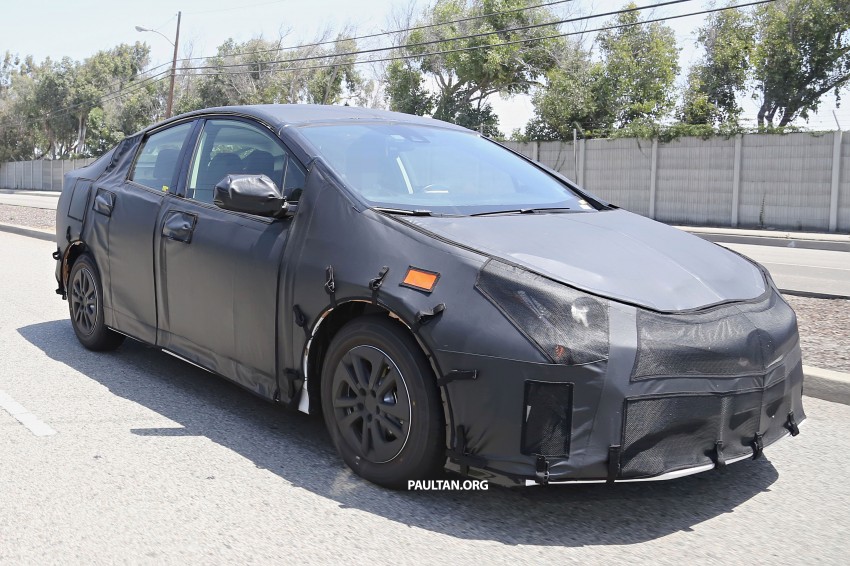 SPIED: 2016 Toyota Prius shows interior for first time! 367253