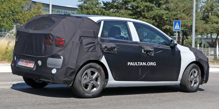 SPIED: Hyundai i30 / Elantra GT with heavy camo 370475