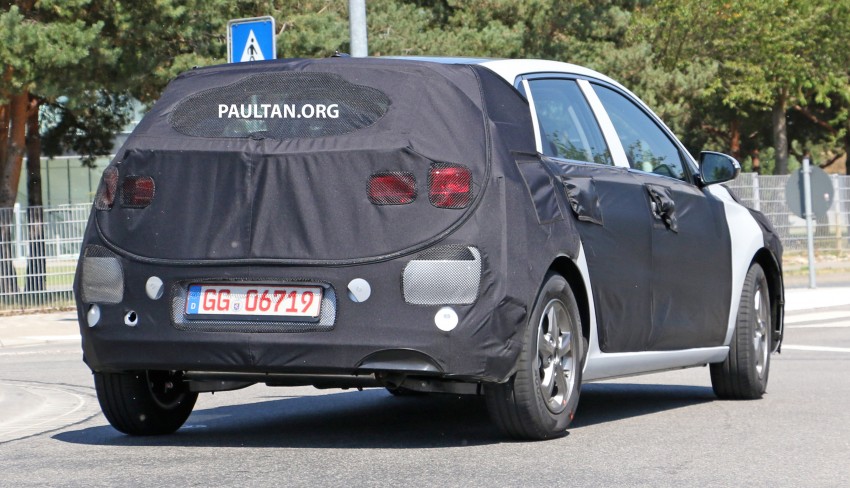 SPIED: Hyundai i30 / Elantra GT with heavy camo 370477