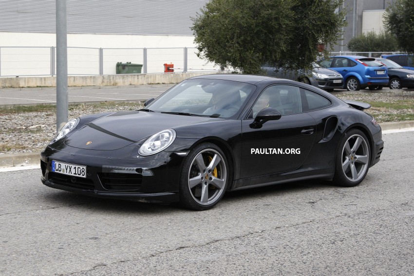 SPIED: Porsche 911 facelift entire range photographed 365936