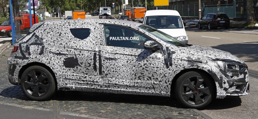 SPIED: 2016 Renault Megane gets new family face 370104