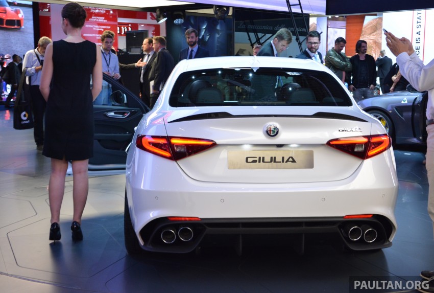 Frankfurt 2015: Alfa Romeo Giulia Quadrifoglio makes first public appearance – full look of the interior! 381107