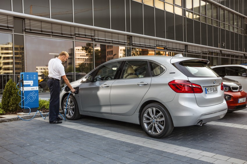 F45 BMW 225xe Active Tourer Plug-in Hybrid debuts 374847