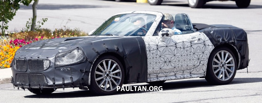 SPYSHOTS: Fiat 124 Spider caught with its top down 384897