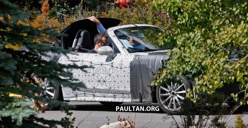 SPYSHOTS: Fiat 124 Spider caught with its top down 384898