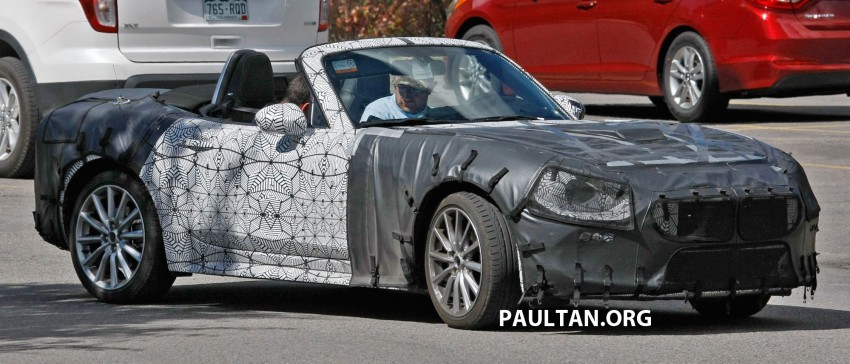 SPYSHOTS: Fiat 124 Spider caught with its top down 384901