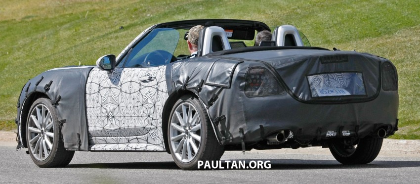 SPYSHOTS: Fiat 124 Spider caught with its top down 384909