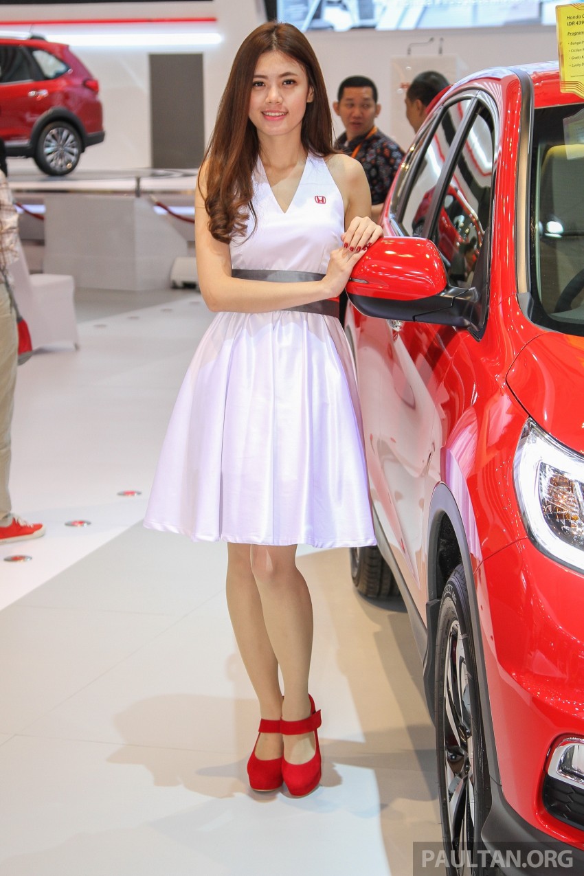 GIIAS 2015: <em>Ceweks</em> of the Jakarta motor show, Part 2 373935